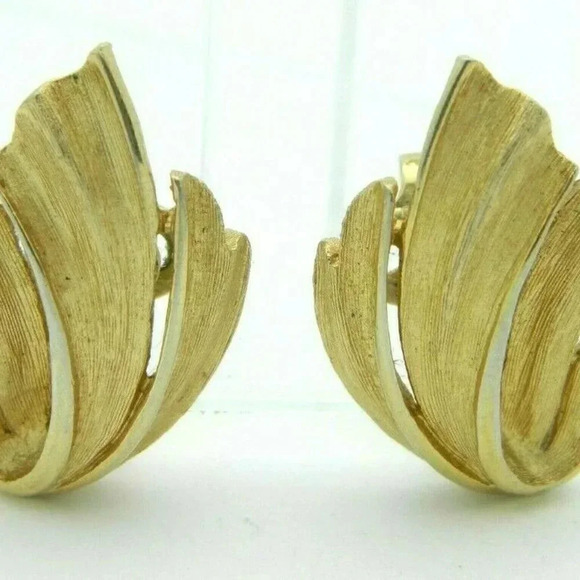 CROWN TRIFARI Gold Tone Feather Mid Century Clip - Picture 1 of 4